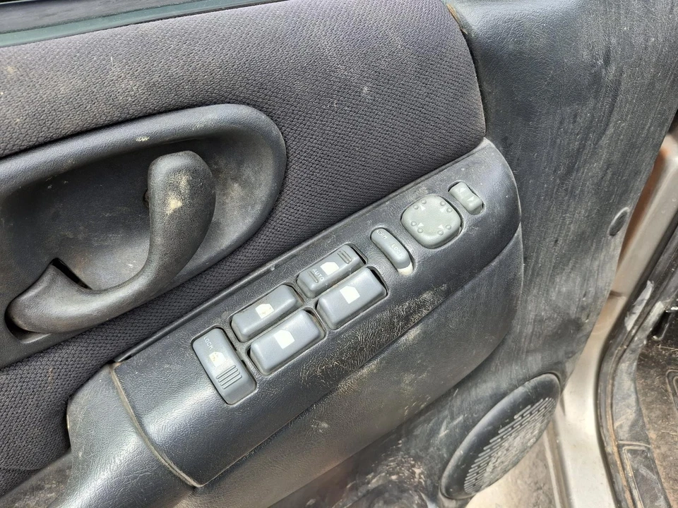 2004 Chevrolet S10 Sonoma Used Air Cleaner Assembly - No Hoses Included - Image 3 of 4