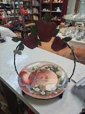 Apple Basket Bushel Hanna’s Handiworks Plate with Metal Display A450