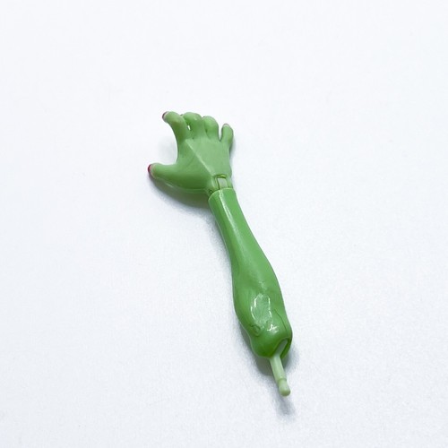 Casta Fierce Monster High Doll Replacement Part Right Arm Hand (Read)