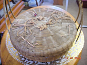 Antique Chinese sewing basket with handle