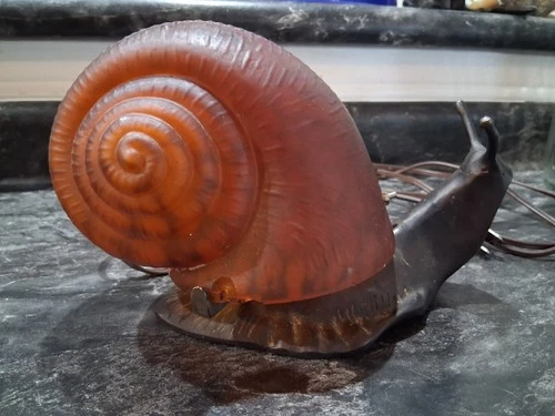 Vintage Amber Tiffany Style Glass & Brass Snail Table Night Light Lamp 9Lx5Wx6H