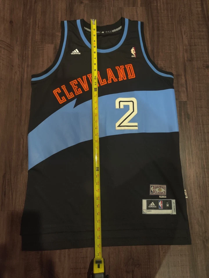 Camiseta NBA Swingman Kyrie Irving Cleveland Cavaliers Adidas Mediana M HWC Cavs #2 Foto 2 de 4