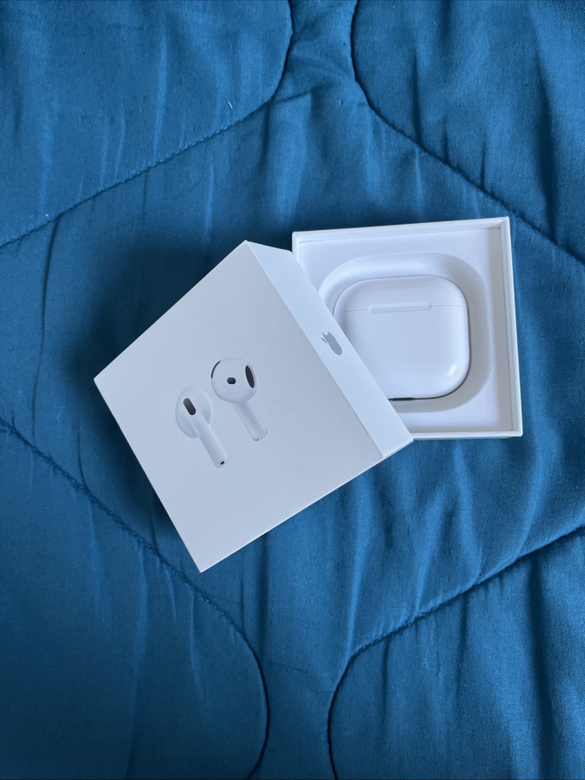 AirPods 4 avec boîtier de charge écouteurs Apple ouverts blanc - 3
