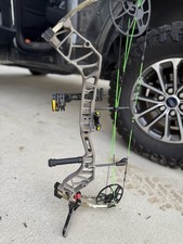 Bear Legit Maxx RTH - Right Hand - 10-70lbs - 14"-30" - Stone/Bottomland