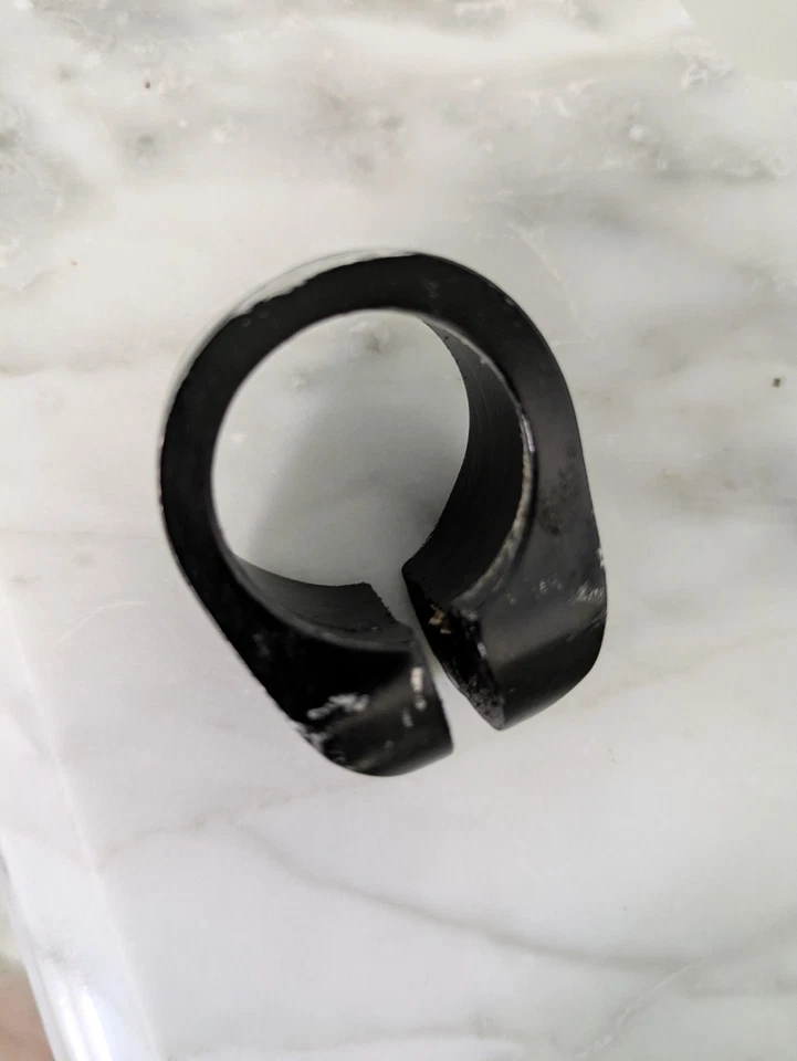 Abrazadera de tija de sillín MONGOOSE BMX MAURICE 2 pernos Old School negra 28,6 mm. Foto 3 de 3