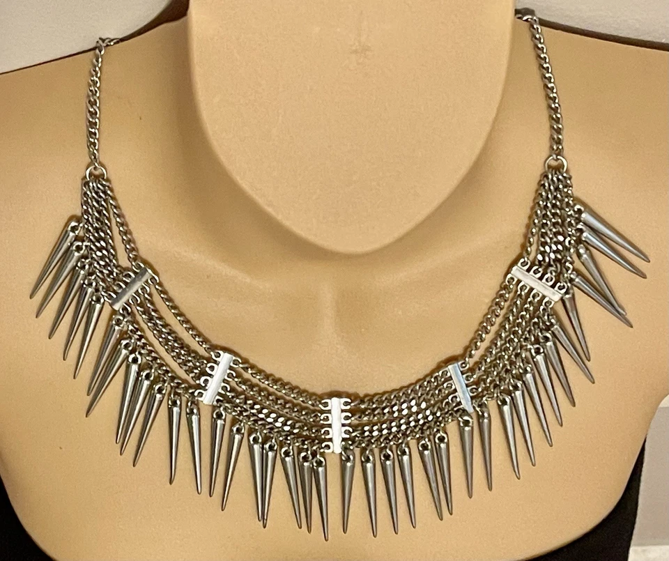 Ожерелье с металлическими шипами женское H&M серебристое - Изображение 2 из 4