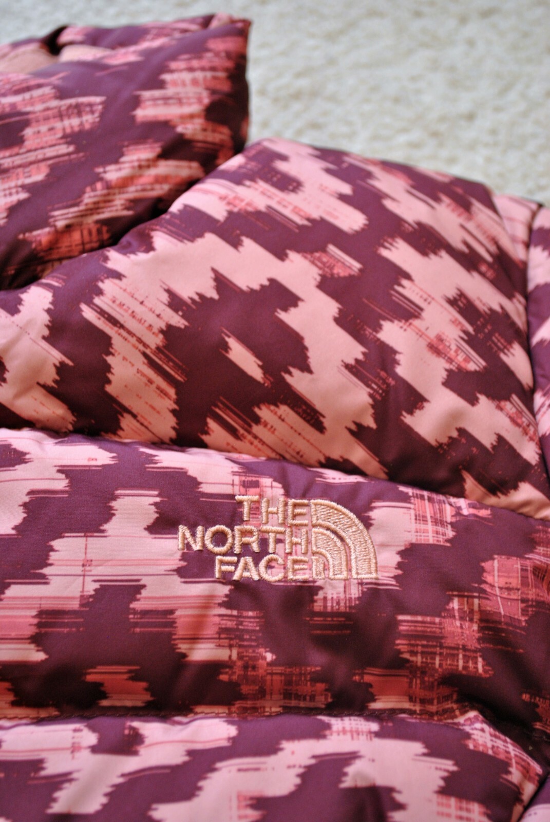 The North Face Women's Nuptse 2 Deep Garnet Red D-Kat Print Down Jacket - Size S image 2