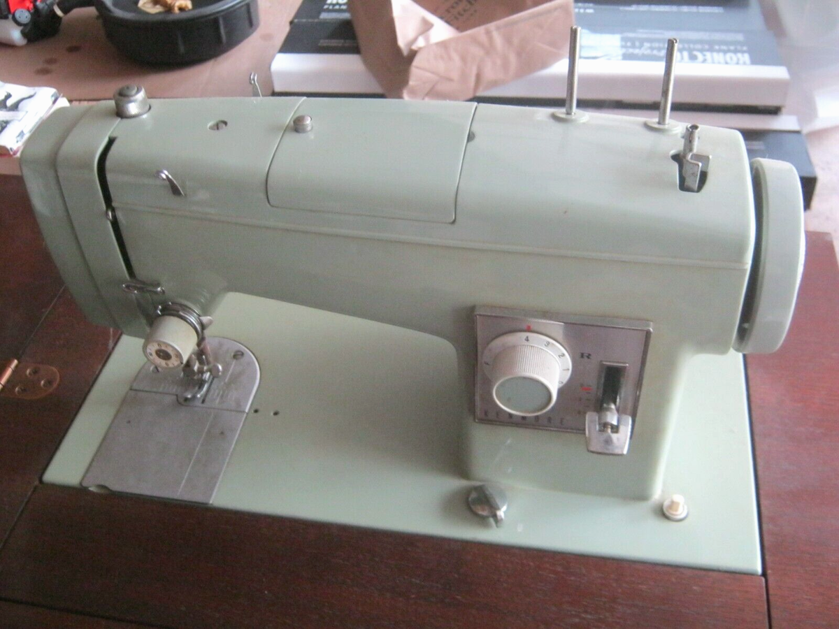 SEARS Kenmore Zig Zag Heavy Duty Sewing Machine with STAND 