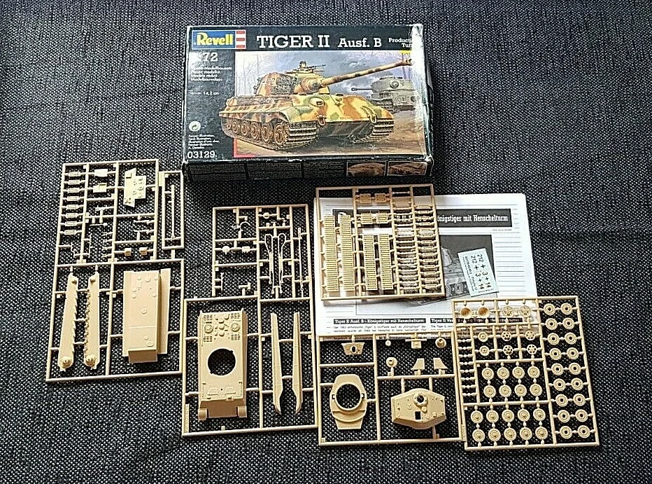 REVELL TIGER II AUSF.B 03129 MODEL KIT1:72 - Immagine 2 di 3