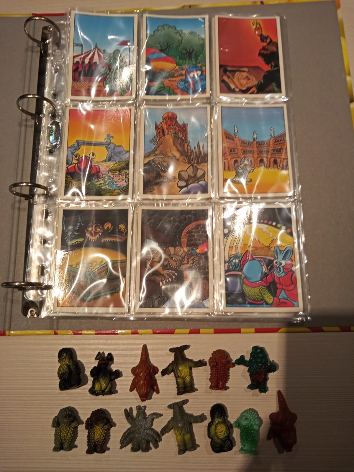 Lotto Personaggi Astro Monsters Giocattoli Vintage + Raccoglitore Carte