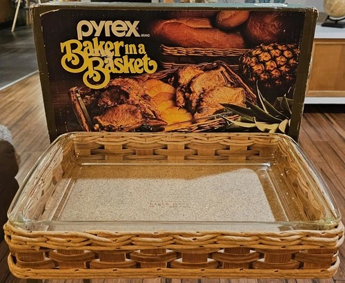 Pyrex Baker in a Basket 3qt 9x13 Dish Woven Basket Handles Box 1970s Vintage