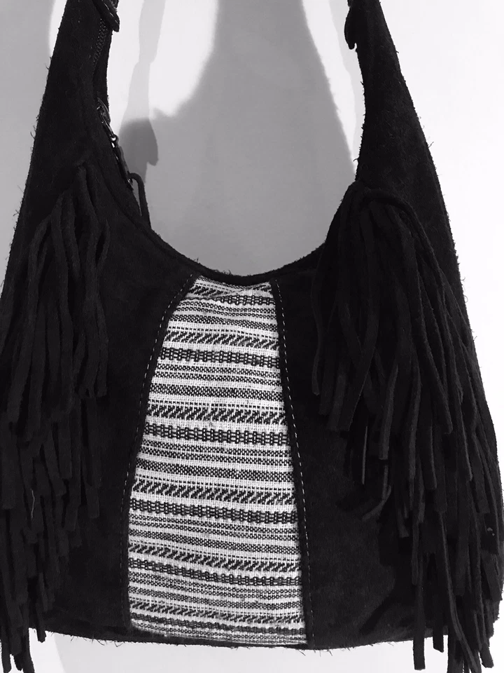 Bolsa de ombro Minnetonka preta camurça Learher - Imagem 4 de 4