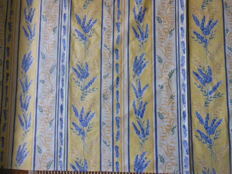 L'Espirit Provence Tablecloth Lavender Flowers 58" X 100" - Image 4 of 4