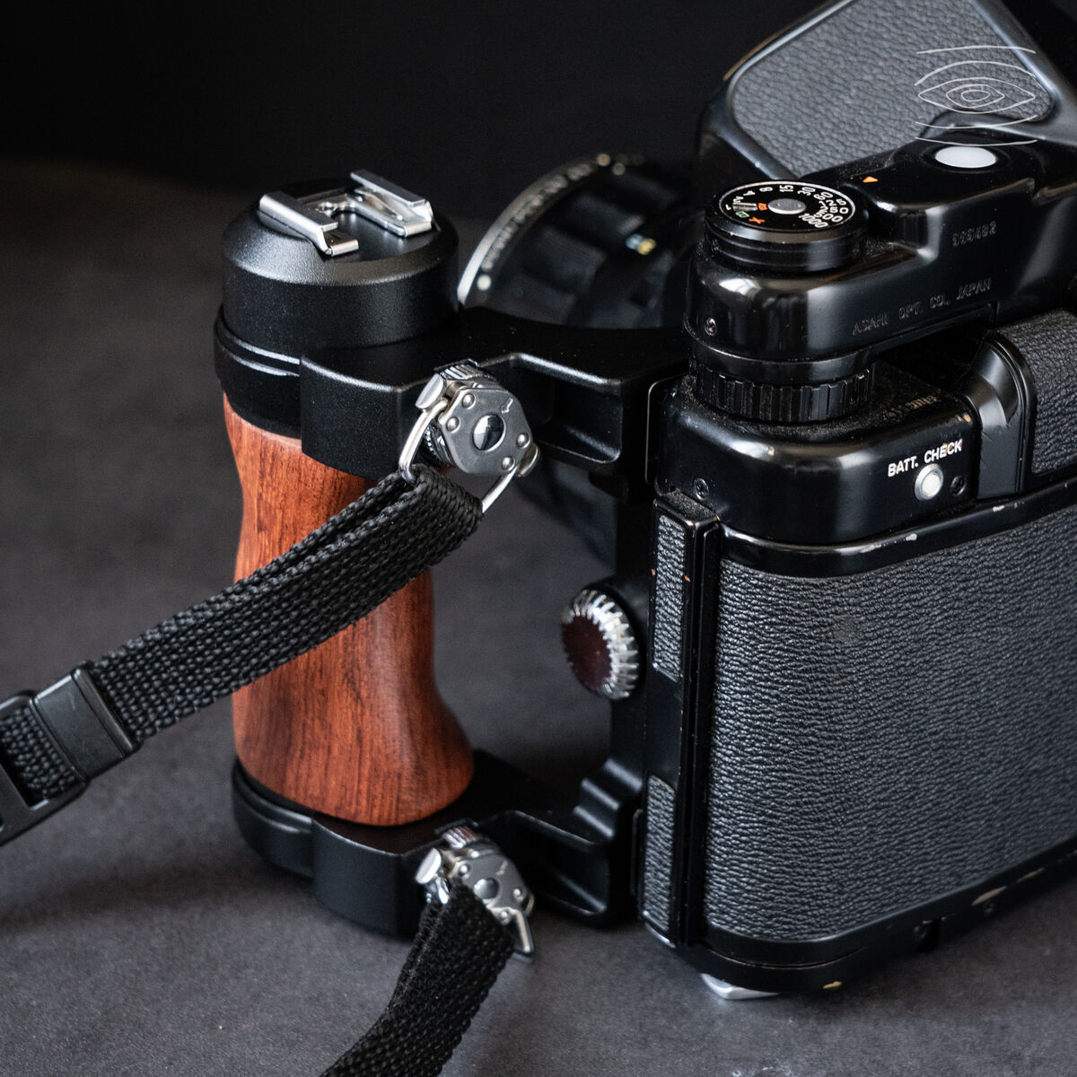 Wood Camera Hand Grip For Pentax 67 6X7 6*7 Left and Right Wood Camera Hand Grip For Pentax 67 6X7 6*7 Left and Right