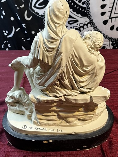 Scultura Pietà Vergine Maria che tiene Gesù Cristo di Marwal vintage - Foto 8 di 11