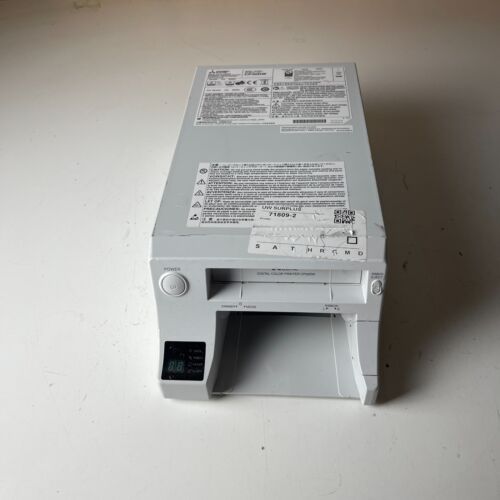 Imprimante photo numérique couleur haute vitesse Mitsubishi CP30DW blanche 220-240V 50-60 Hz - Photo 1/8