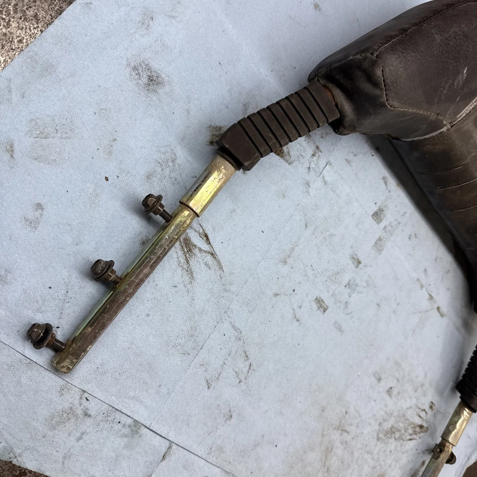 1991 YAMAHA VENTURE Seat Back rest - Imagem 3 de 4