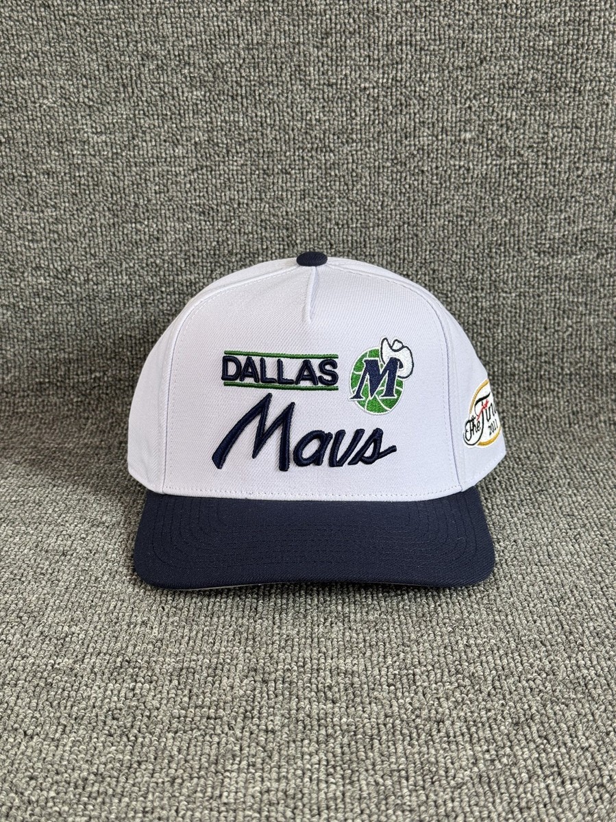 Mitchell & Ness Dallas Mavericks Snapback Finals Patch White Navy Hat