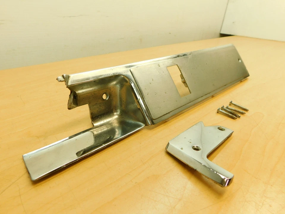 RH FRONT DOOR PANEL TRIM & ASHTRAY 1967 CADILLAC FLEETWOOD 9709744 67CF1-1B9 - Image 3 of 4