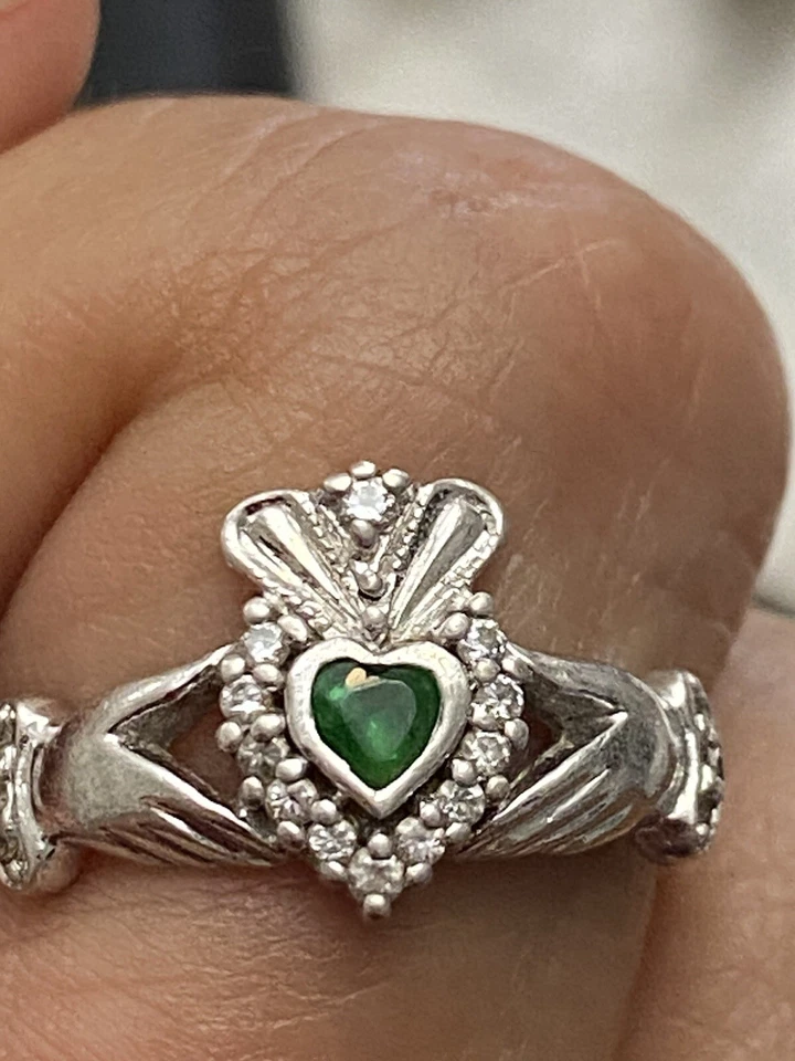 Claddagh Ring Emerald And lab created Diamonds Sterling Silver 925 - Image 4 of 4