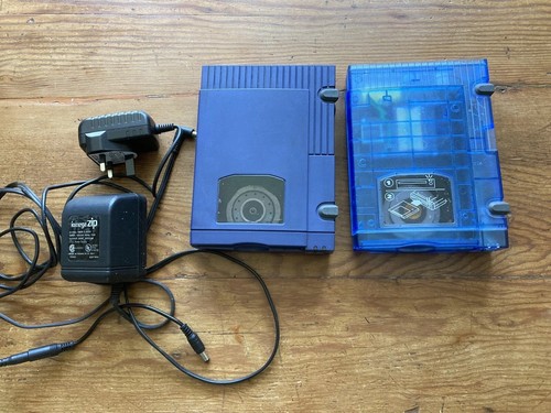 2 X iomega zip 100 drives (USB & SCSI) + US and UK Power supplies. Not Working.