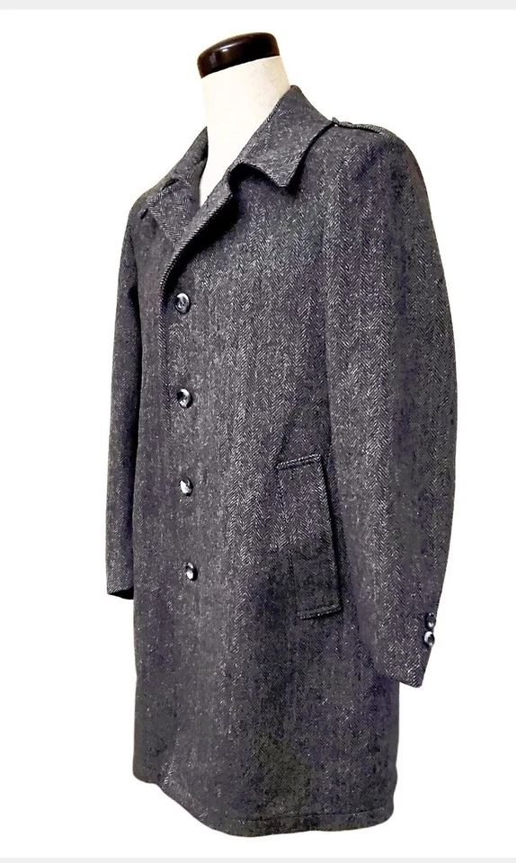 Vintage 1970s gray tweed overcoat by Energy Manufacturing Company | Size 42 - Image 4 of 4