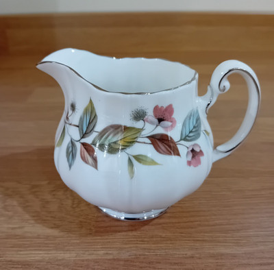 Royal Adderley Buchenholz Vintage Milchkännchen