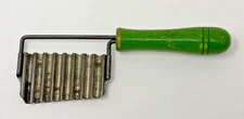Vintage Green Wooden Handle Vegetable Potato Wavy Crinkle Cutter Slicer