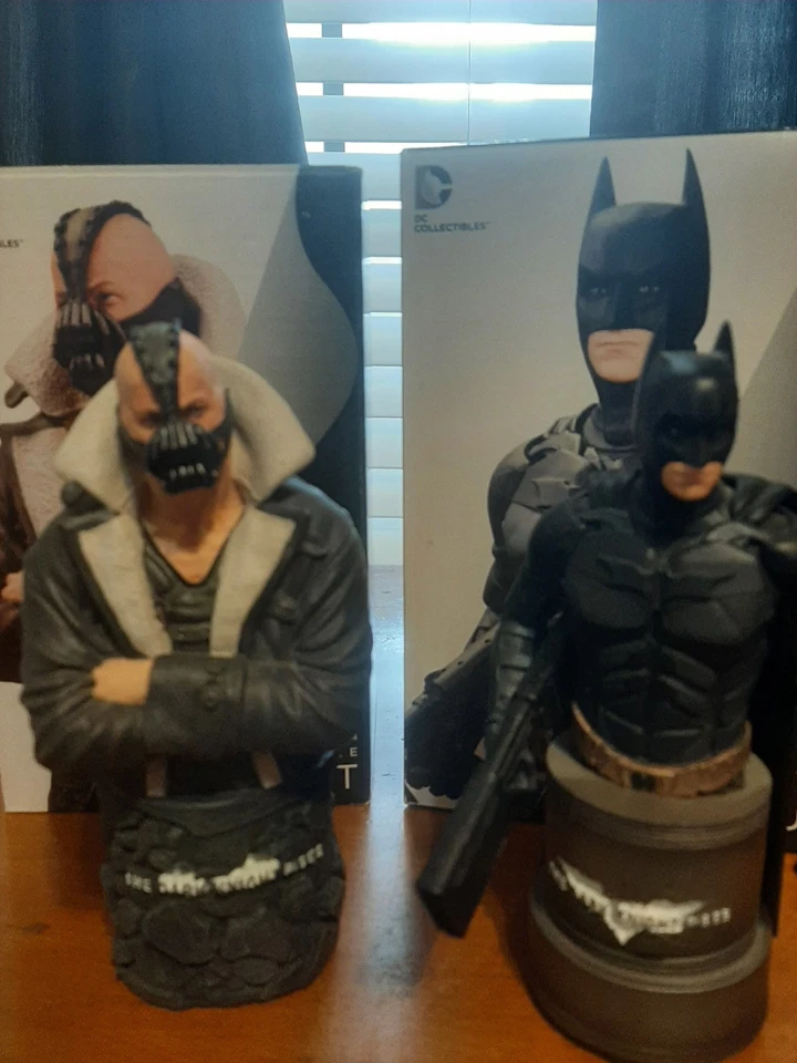 Batman Dark Knight Rises Batman (Emp Rifle) y Busto Bane Lote en Caja Foto 3 de 4