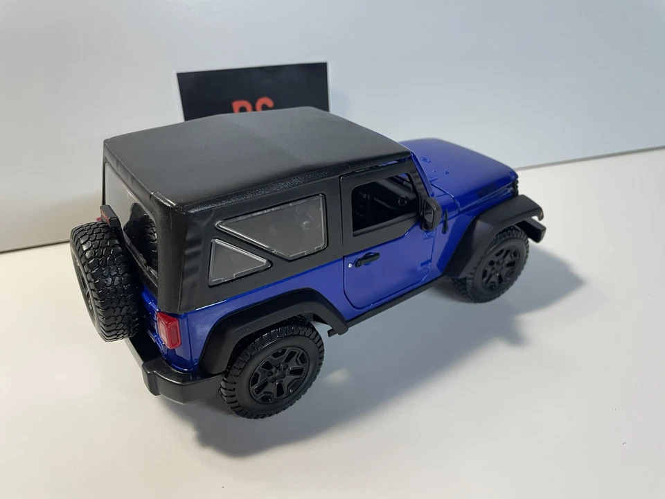 Maisto 1:18 Scale Diecast Model Car  2014 Jeep Wrangler Willys. - Image 3 of 4
