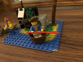 Vintage LEGO Pirates: Shipwreck Island (6260) 98% Complete No Instructions