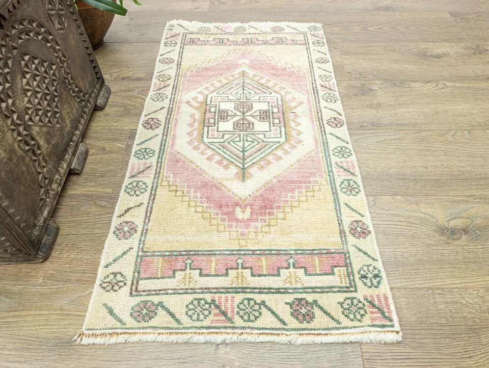 Dusty Rose Turkish Wool Rug 1.7x3 ft – Handmade Vintage Mat for Japandi Decor - Image 4 of 4