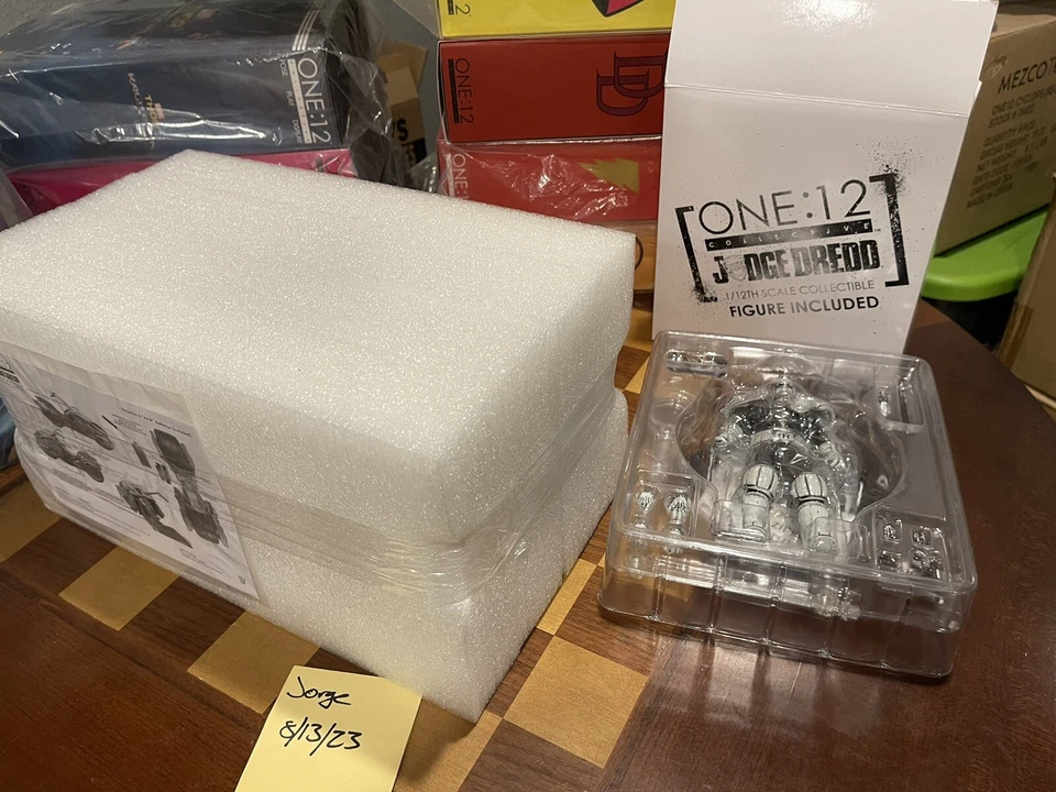 Mezco Toyz One 12 Judge Dredd and Lawmaster BLACK a& WHITE GRAIL - Image 2 of 4