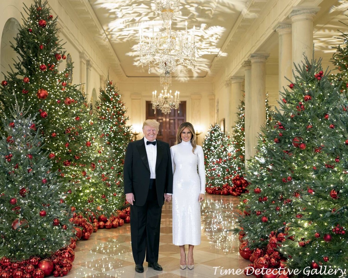 President Donald Trump & Melania Official Christmas Portrait 2018