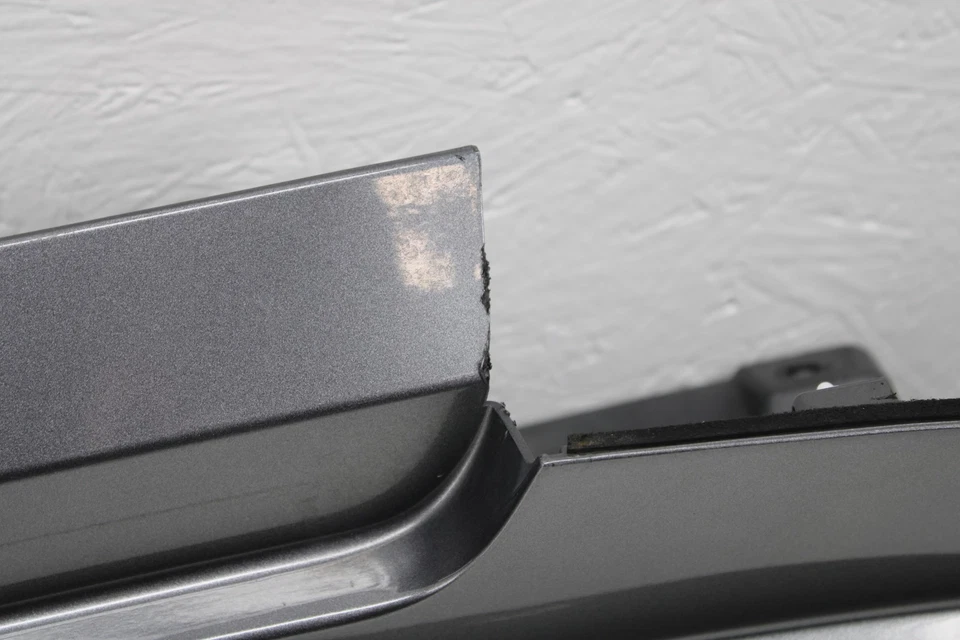 Оригинальный молдинг для правой качающейся панели 2017-2022 Infiniti Q60 768525CA0H NH1 - Изображение 2 из 4