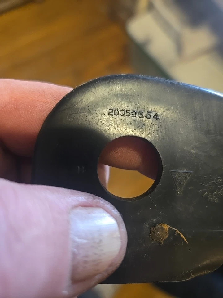 Chevrolet Malibu 1978-80 interior moldura clip bisel Eschutcheon 20059654 Rh OEM  Foto 3 de 3