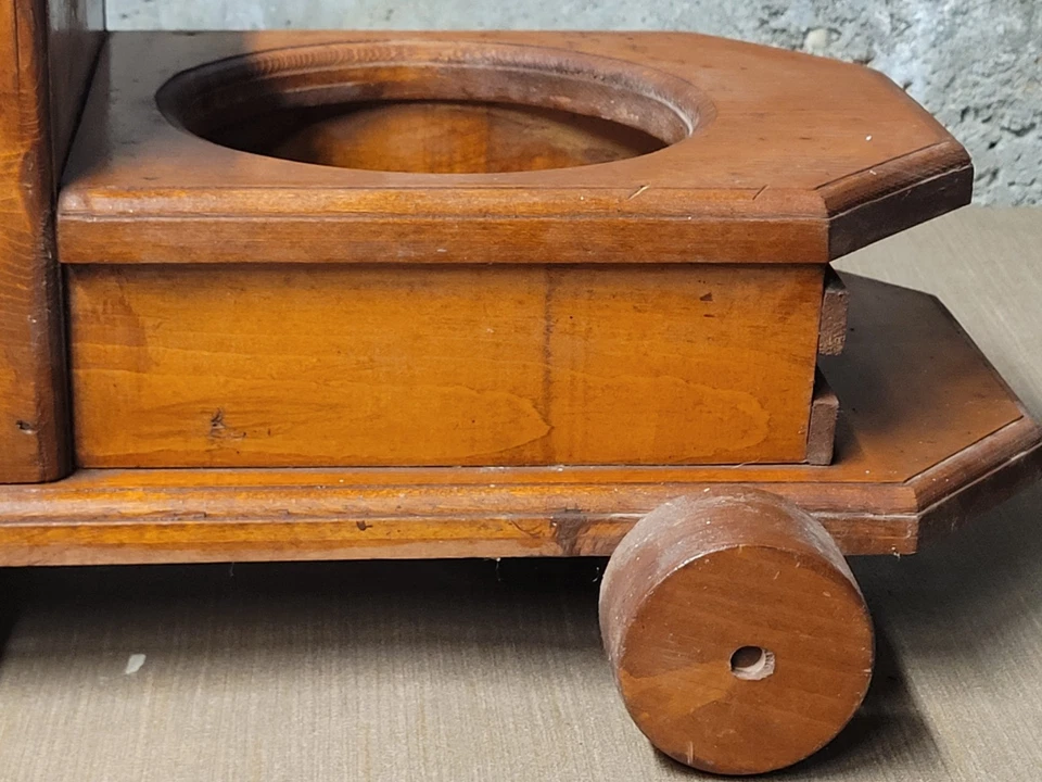 Vintage Handmade Wooden Truck Planter 20”L x 13"W x 10"T - Image 3 of 4