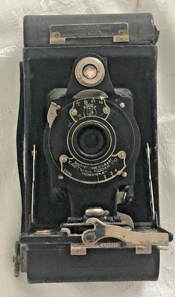 1930年製？　BEWI Kodak? VINTAGE BEWI  SCOPE Kodak Hawk-eye Model B, No. 2A Folding Camera, 116 Cartridge