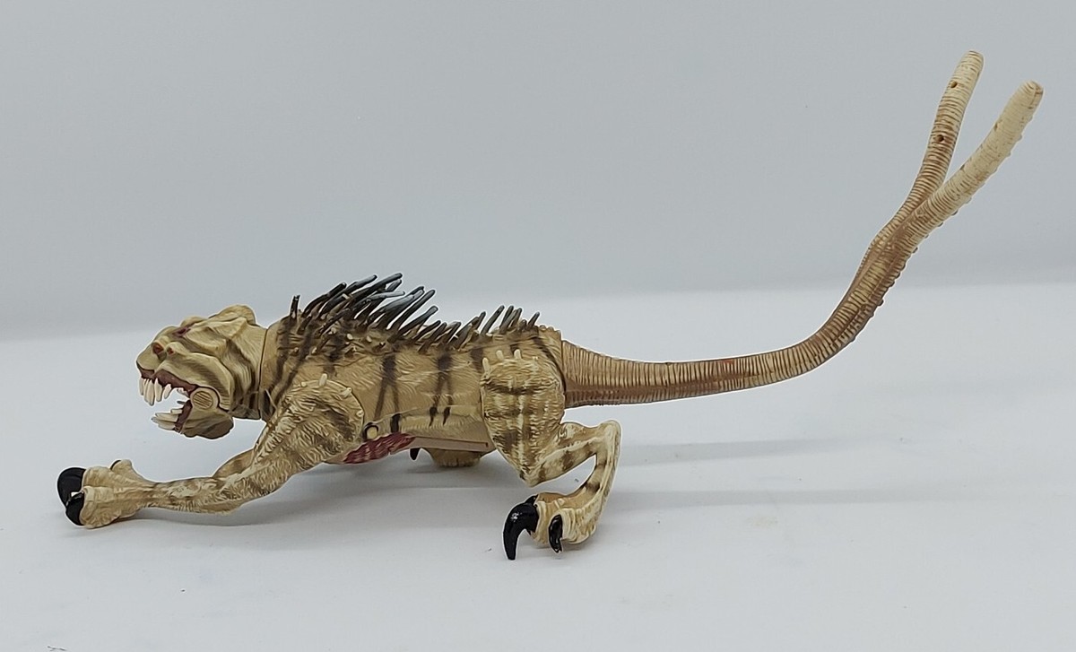 Star Wars of the Clones NEXU with Snapping Jaw & Attack Roar Star Wars of the Clones NEXU with Snapping Jaw & Attack Roar