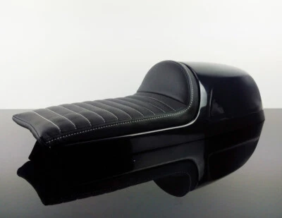 KICKSTARTER CLASSIC MOTORCYCLE PARTS Asiento individual Café Racer con joroba, negro. Seat/Selle