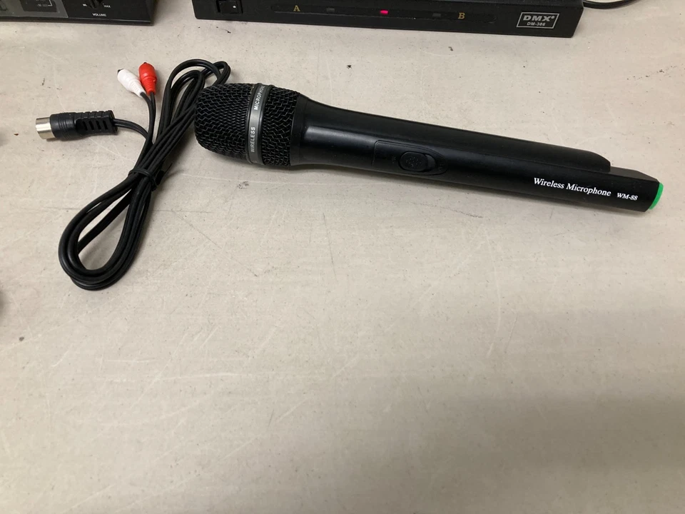 Lot of RSQ Pro WM-88 Wireless Mic System + Socom Headset - Image 3 of 4