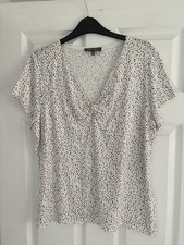 Laura Ashley White Patterned Ruched Top - Size 16 - With Stretch 🤍