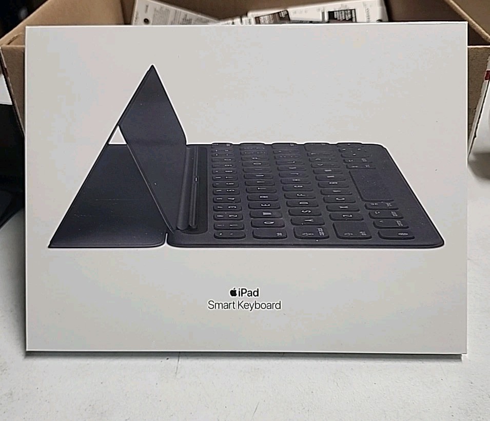 Apple Smart Keyboard for 10.5‑inch iPad Air - Traditional Apple Smart Keyboard for 10.5‑inch iPad Air - Traditional