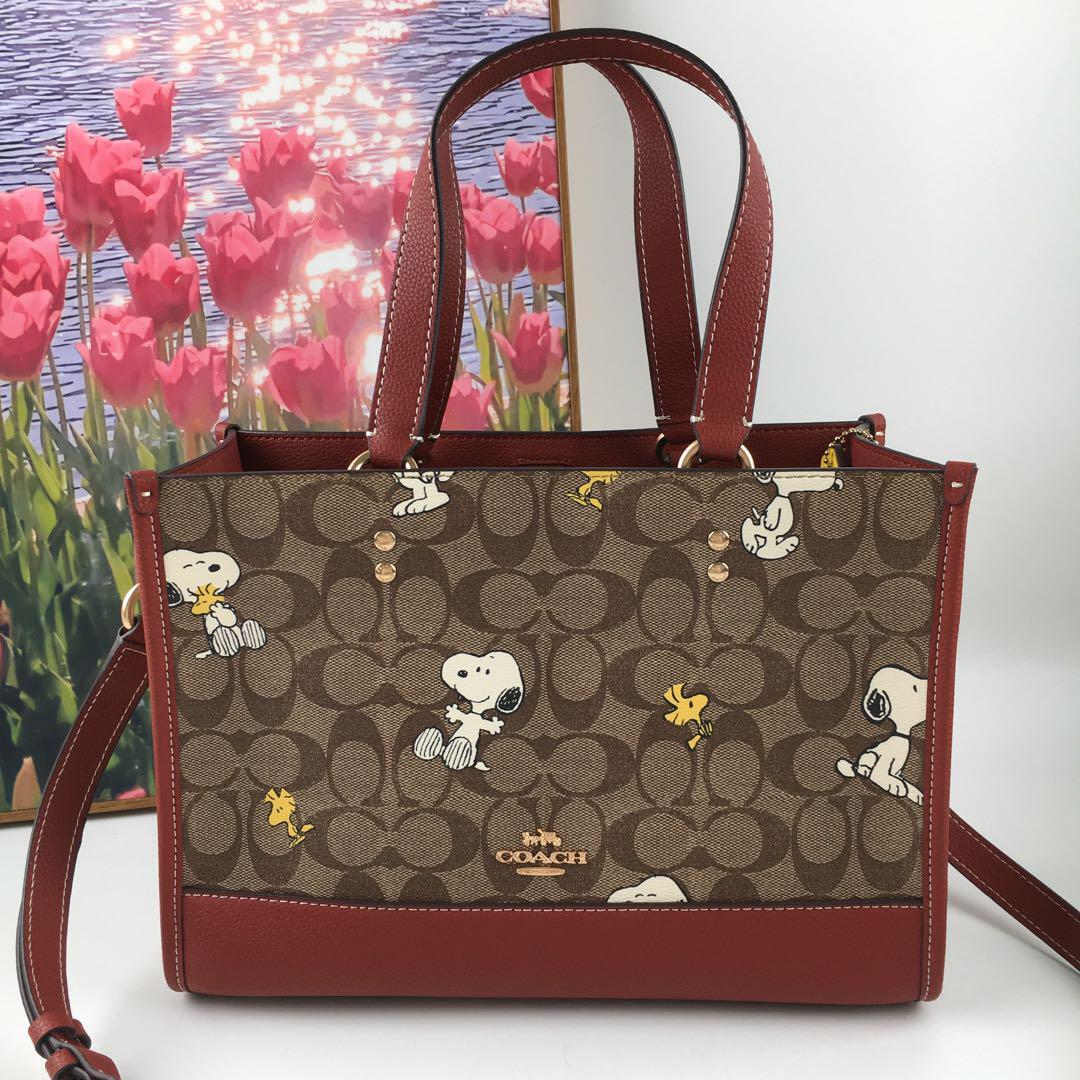 COACH PEANUTS バッグ Coach Coach X Peanuts Track Pack 14 With Snoopy Motif