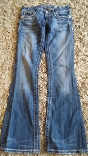 LINDOS Pantalones de mezclilla Miss Me Boyfriend estrás brillantes con bolsillos con solapa de puntada grande talla 26 - Imagen 3 de 11