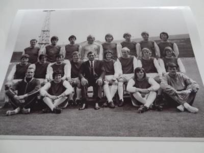 HIBERNIAN FC HIBS FC 1971-72 EDDIE TURNBULL JIM O'ROURKE ARTHUR DUNCAN JOE BAKER
