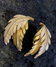 Vintage Pat Pend Double Leaf /Feather Gold Tone Clip On Earrings Very Nice