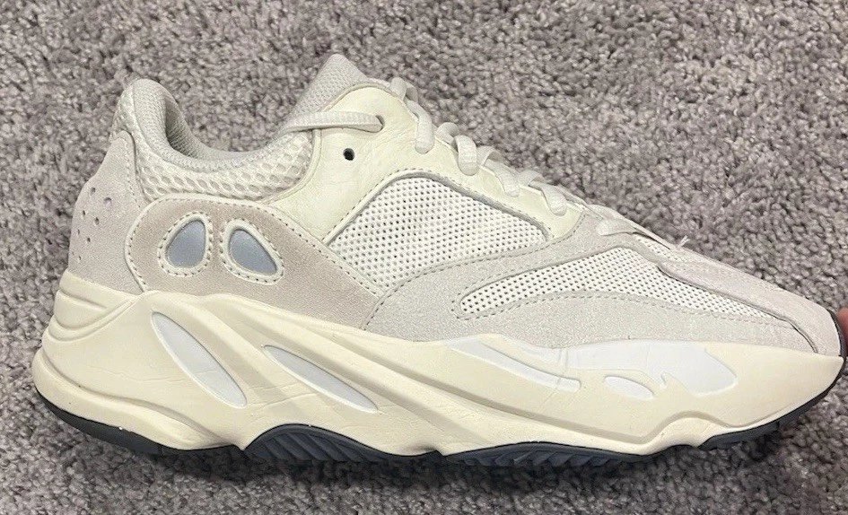 Adidas Yeezy Boost 700 analogiche taglia 8 5