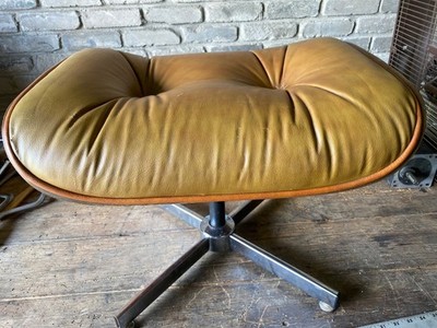 Herman Miller Tan Chair With Ottoman Herman Miller Eames Style