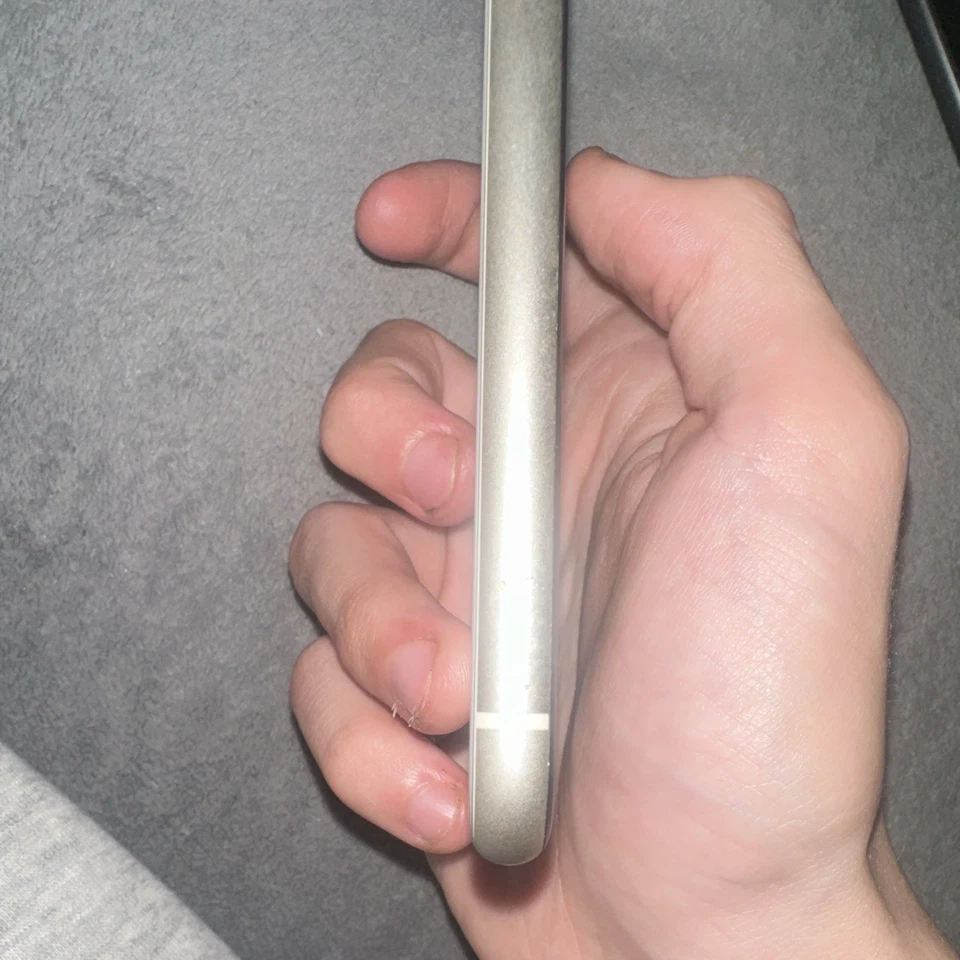 Apple iPhone 11 · 64GB, photo 2 of 3